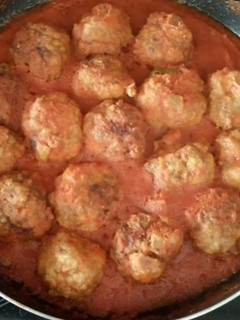 Una foto de Albóndigas de carne con salsa de tomate