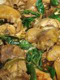 Gà kho lá quế