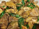 Gà kho lá quế
