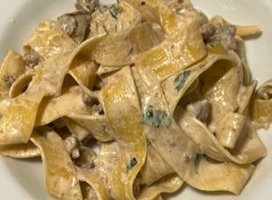 Foto di Tagliatelle salsiccia funghi porcini e panna
