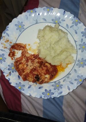 A picture of Fried egg with tomatoes.