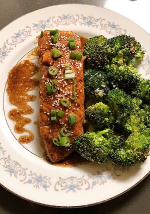 Hình của món Cá hồi nướng sốt Teriyaki.
