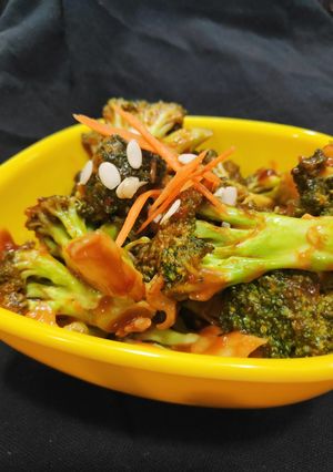 A picture of Pan-asian Broccoli salad.
