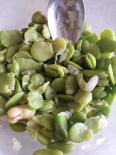 Una foto de Ensalada de habas