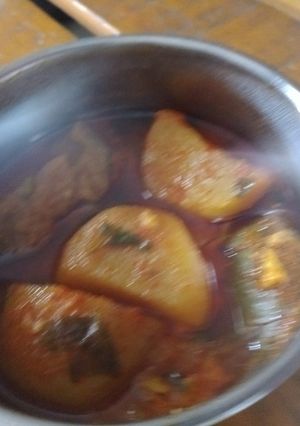 A picture of Dum aloo.