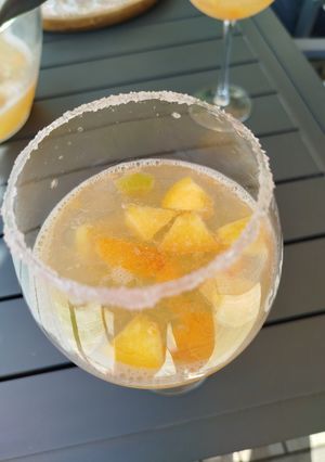 Une photo de Cocktail porto blanc Schweppes agrumes