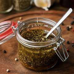 Una foto de Chimichurri Argentino Casero (Receta Fácil y Clásica)