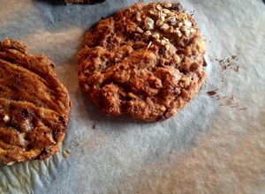 Foto di Biscotti con banane e mele, fiocchi d' avena e noci