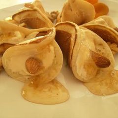 A picture of Qatayef.