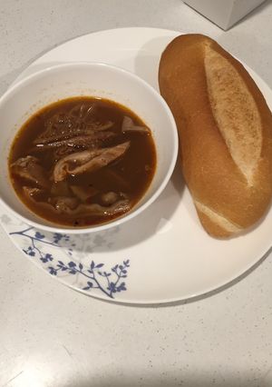 Hình của món Phá lấu bánh mì.