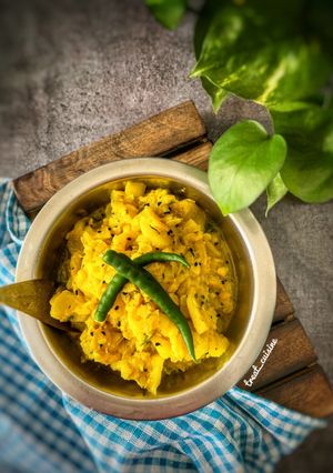 A picture of নিরামিষ লাউ ঘন্ট (Bengali Bottle Gourd).