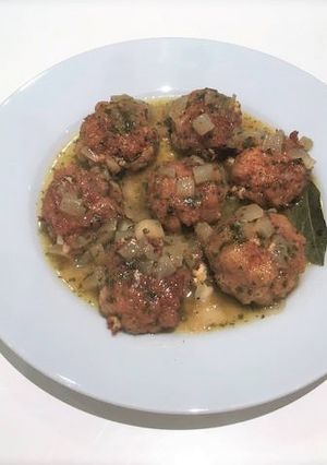 Una foto de Albóndigas de rape y gambas