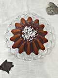 Torta con glassa al cioccolato fondente e essenza di vaniglia