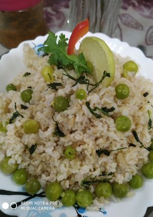 फ्राईड ब्राउन राईस (Fried brown rice recipe in Hindi) रेसिपी मुख्य फोटो