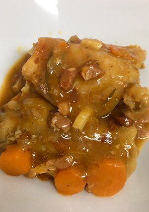Una foto de Pollo en Salsa (contramuslos)