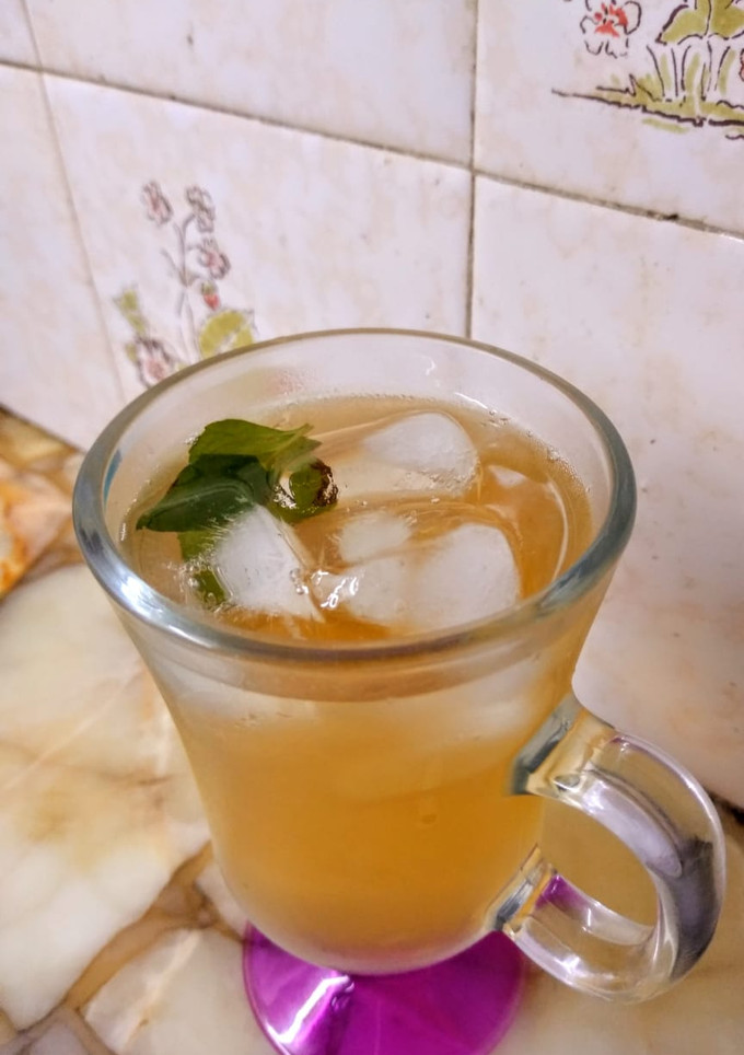 Una foto de Te Verde Helado con Menta y limón