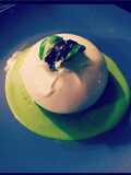 Mozzarella di bufala su crema di piselli con acciughe del Mar Cantabrico e basilico
