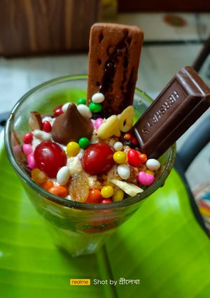 ফ্রুটি নাটি পারফেট (Fruity Nutty Parfait recipe in Bengali) রেসিপির প্রধান ছবি