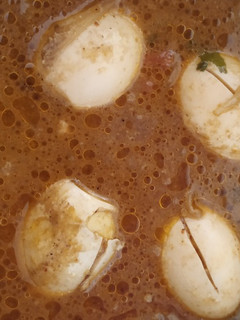 செட்டிநாடு முட்டை குழம்பு(chettinadu muttai kulambu recipe in tamil) செய்முறை முக்கிய புகைப்படம்