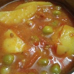 A picture of Aloo Matar.