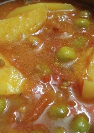 A picture of Aloo Matar.