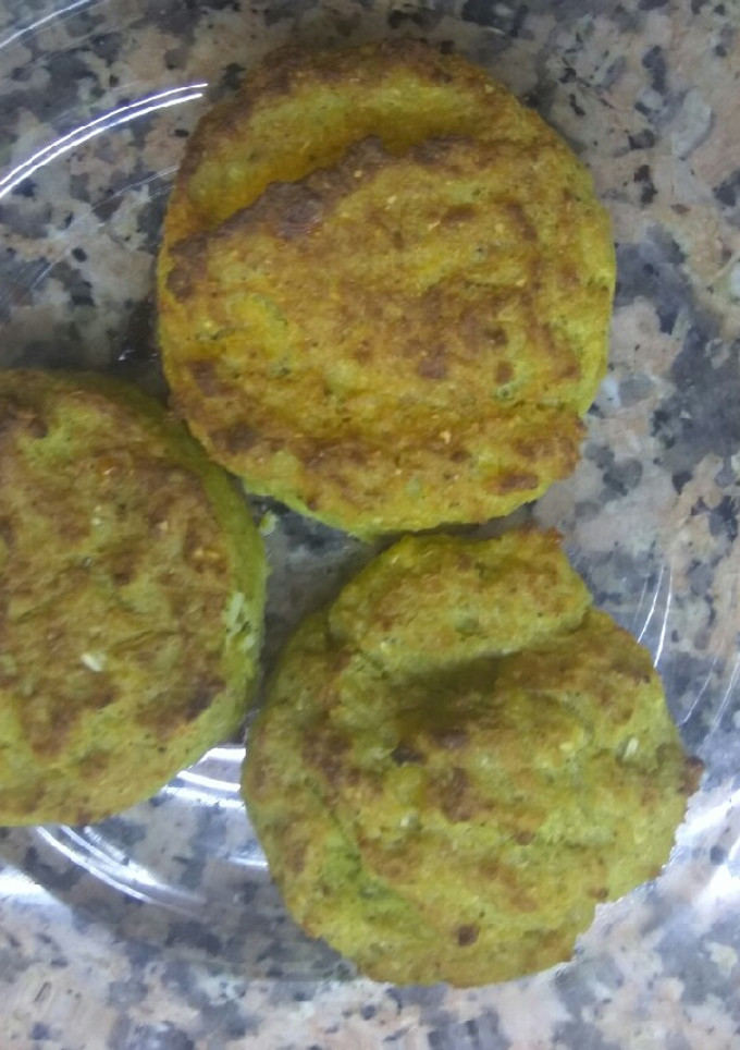 Una foto de Tortitas de brócoli y coliflor con parmesano en Thermomix