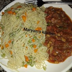A picture of Bolognese sauce.