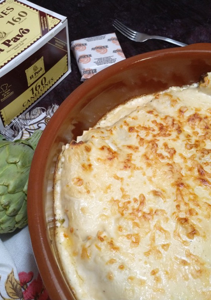 Una foto de Canelones de butifarra catalana y alcachofas