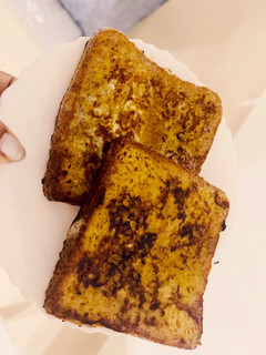 A picture of French Toast.
