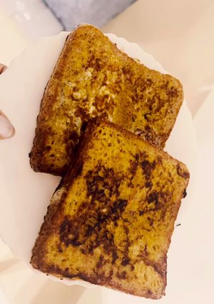 A picture of French Toast.