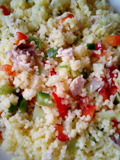 Una foto de Cuscús con verduras y pollo