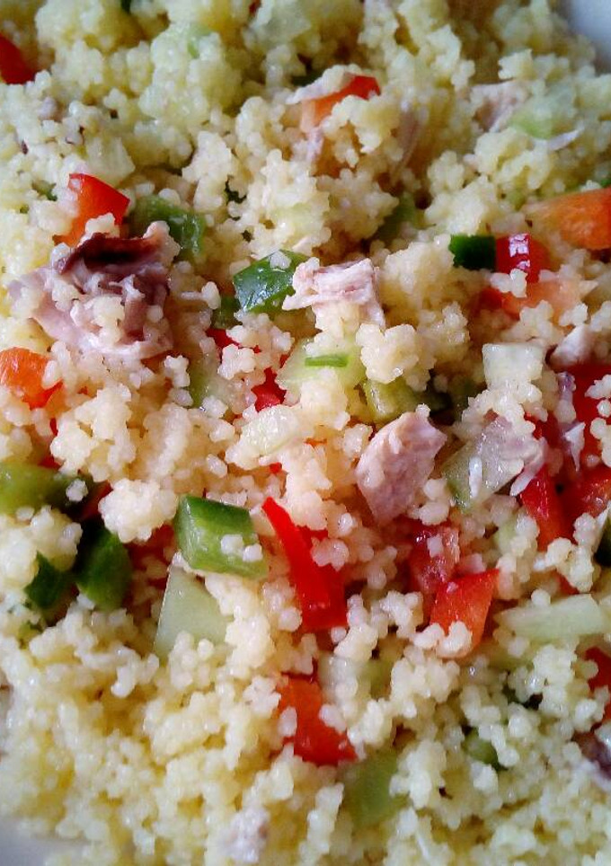 Una foto de Cuscús con verduras y pollo