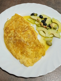 Una foto de Tortilla francesa de atún, cebolleta fresca y queso