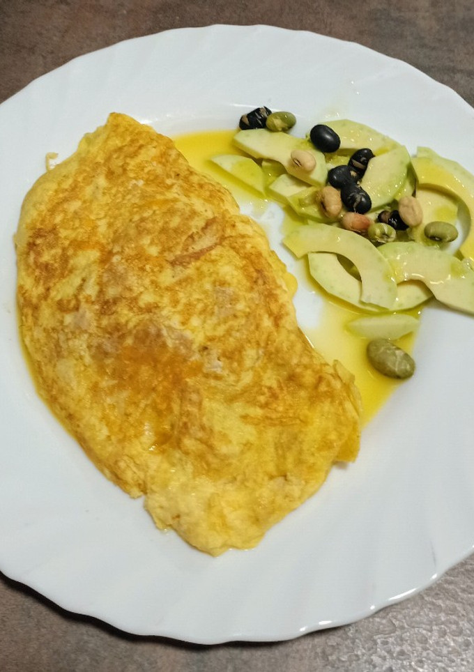 Una foto de Tortilla francesa de atún, cebolleta fresca y queso