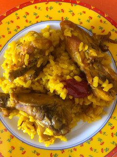 Una foto de Arroz con conejo