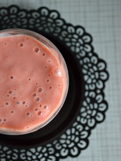 Una foto de Batido de fresas y papaya