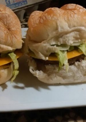 Una foto de Hamburguesas tipo big mac (salsa secreta)