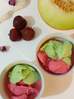 عکسی از دستور بستنی توت فرنگی🍓و طالبی🍈🍨🍧