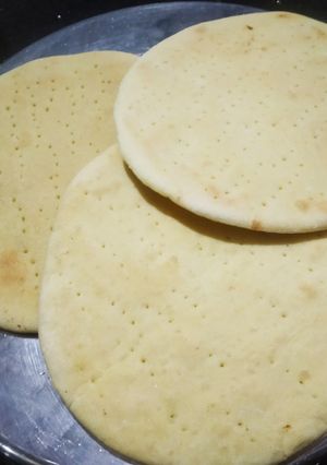 પીઝા બેઝ(pizza base recipe in Gujarati) રેસીપી મુખ્ય ફોટો