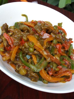 A picture of Shredded beef and veggies sauce.
