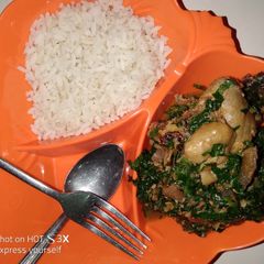 A picture of Oiless ugu sauce with white rice.#abjmom #MyHubFav.