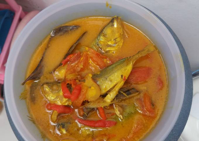 Resep Pindang Kuning Ikan Kembung Oleh May Layikath Shubuh Bersayapsatu Cookpad