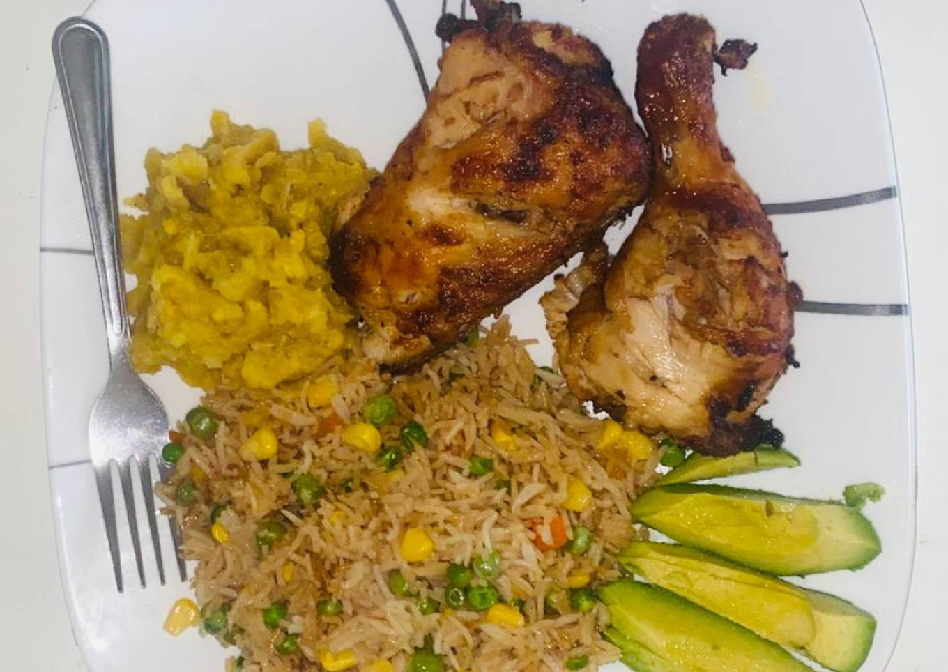 Pollo a la mantequilla con acompañantes