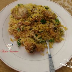 A picture of Indian chicken biryani.