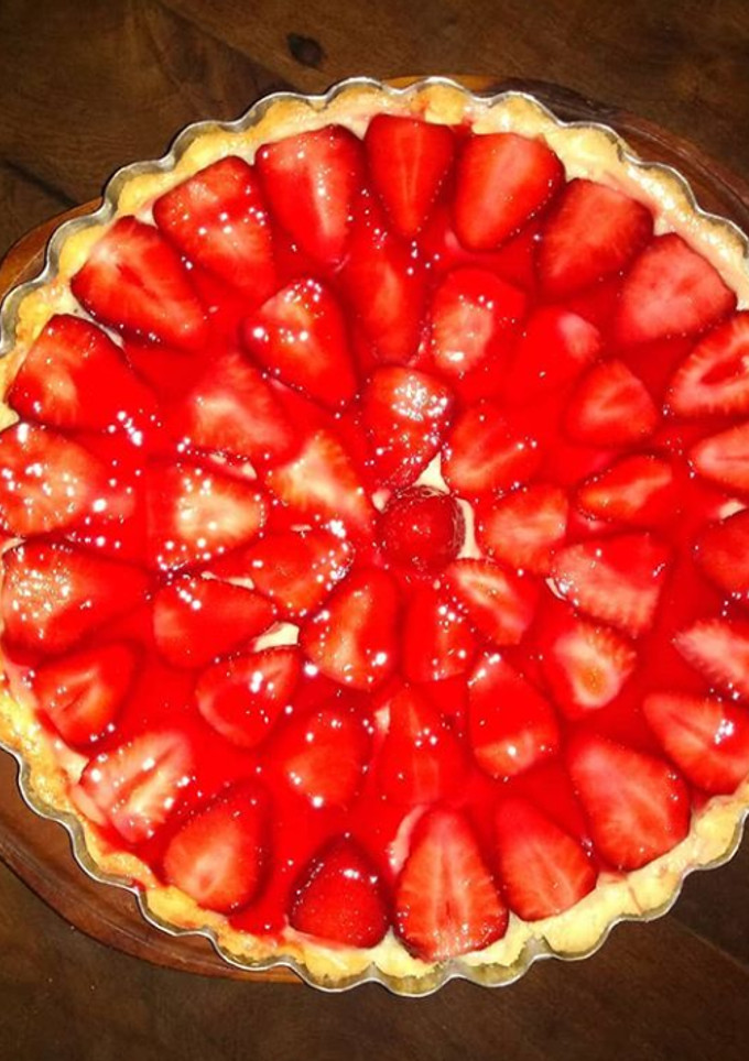 Una foto de Tarta de frutillas con pastelera