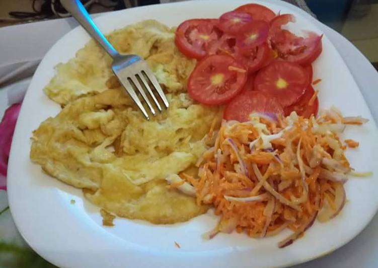 Omelette with salad