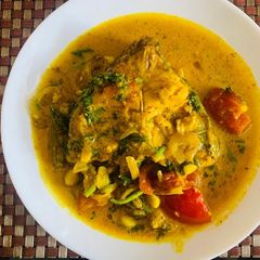 A picture of Fish in curd gravy (sorse diye doi mach).