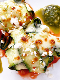Una foto de Raviolis de calabaza rellenas de pollo, espinacas y queso mascarpone
