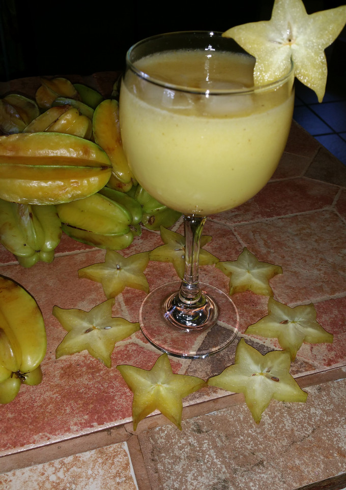 Una foto de JUGO DE CARAMBOLA (fruta estrella)