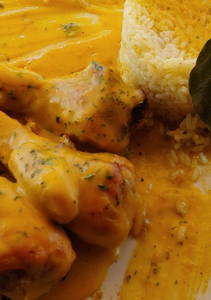 Una foto de Muslitos pollo en crema de vino blanco sin lactosa